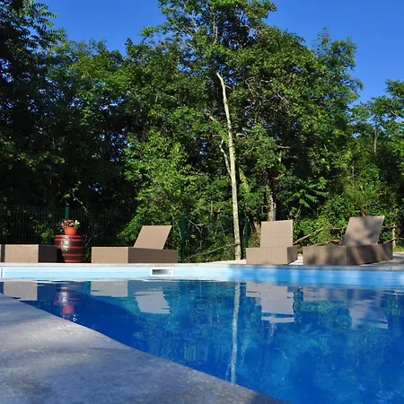 In Mit Grill, Garten Und Gemeinschaftlichem Pool Dom wakacyjny Kotli