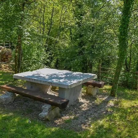 In Mit Grill, Garten Und Gemeinschaftlichem Pool Dom wakacyjny Kotli