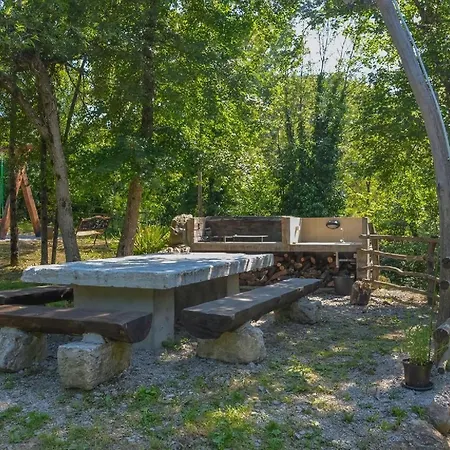 度假居 In Mit Grill, Garten Und Gemeinschaftlichem Pool