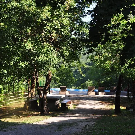 In Mit Grill, Garten Und Gemeinschaftlichem Pool