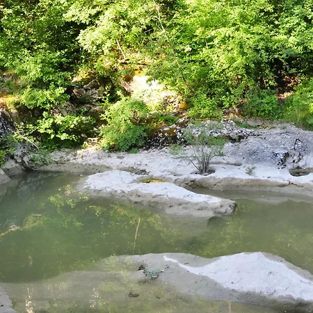 度假居 In Mit Grill, Garten Und Gemeinschaftlichem Pool Kotli