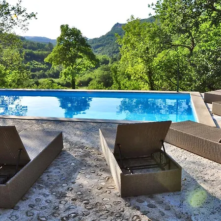 度假居 In Mit Grill, Garten Und Gemeinschaftlichem Pool Kotli
