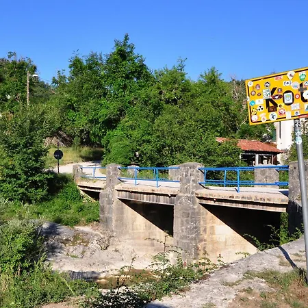 度假居 In Mit Grill, Garten Und Gemeinschaftlichem Pool Kotli